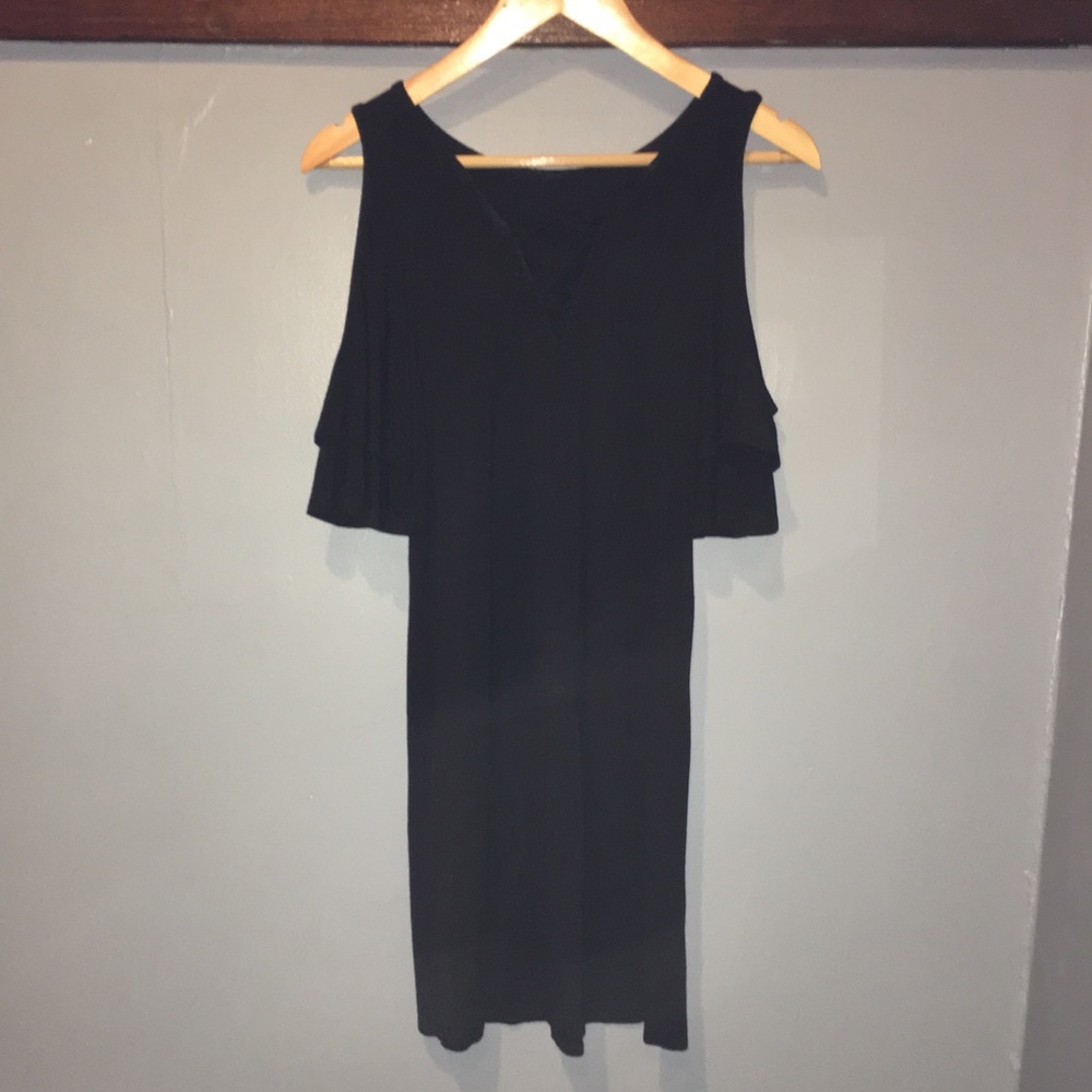 Alya • Little Black Dress Cold Shoulder LBD 🖤 - Picture 3 of 6